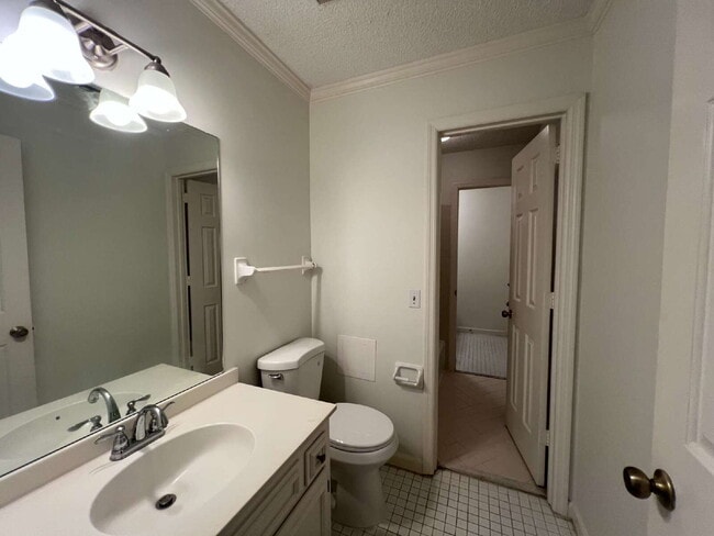Building Photo - 764 Fox Ridge Dr