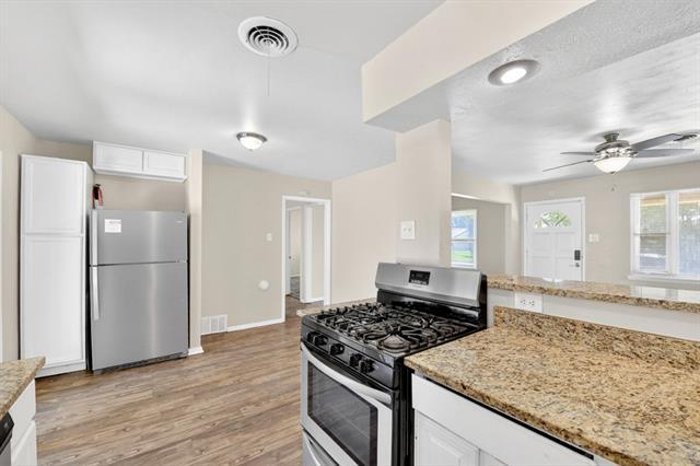 Building Photo - 2539 Hillsboro Ave