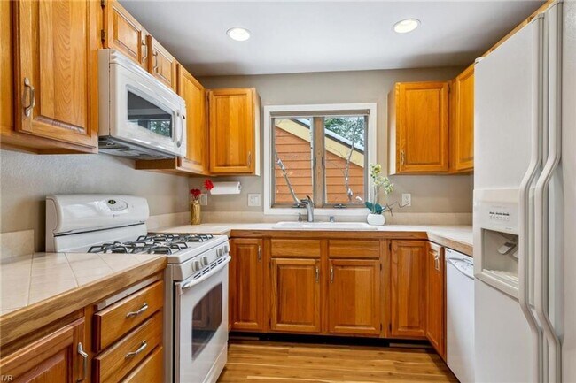 Building Photo - McCloud 2 bedroom