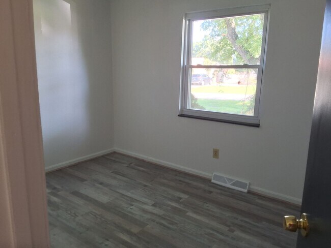 Building Photo - 111 Cherrywood Dr