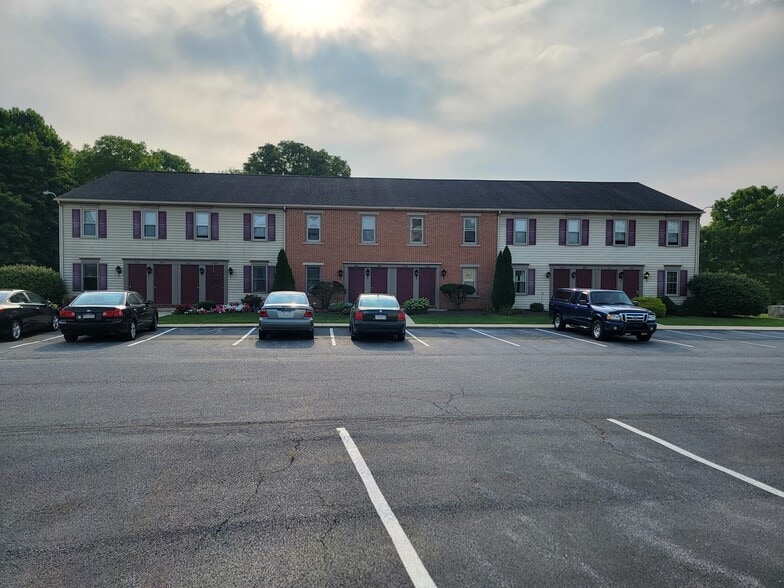 Building Photo - 685 Brunnerville Rd