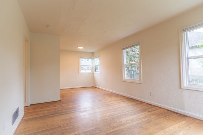 Primary Photo - 5412-5420 NE 9th