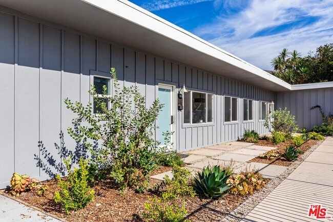 Building Photo - 6453 Sycamore Meadows Dr