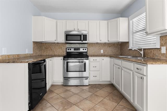 Building Photo - 3800 Desert Ridge Dr