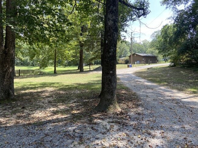 Building Photo - 18601 Honeysuckle Ln