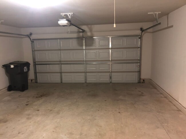 Building Photo - Bixby Schools -  3 Bedroom 2 Bath in The T...