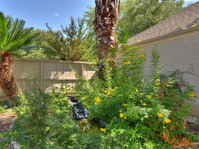 Building Photo - 11 Troon Dr