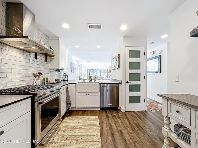 Building Photo - 2009 Seminole Rd