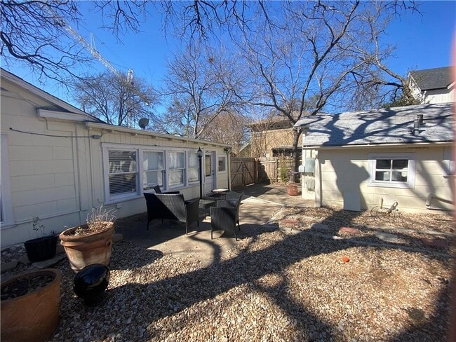 Building Photo - 2608 W 8th St