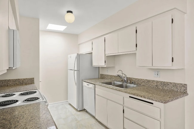 Building Photo - 35 Dearborn Pl
