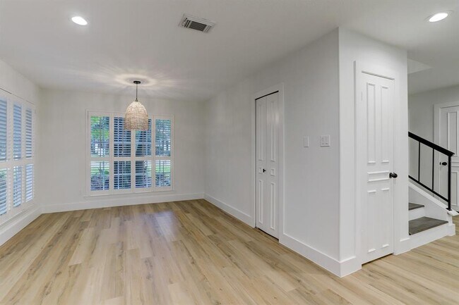 Building Photo - 6 Starviolet St