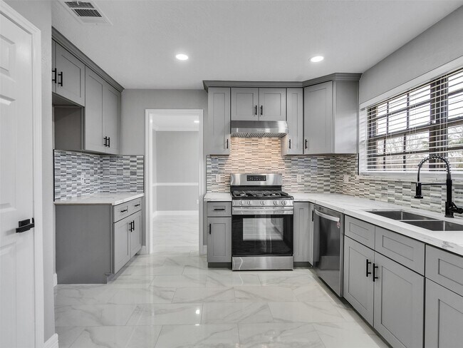 Building Photo - 1730 Pilgrim Journey Dr