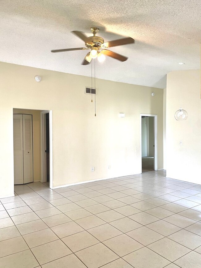 Building Photo - Mid-Century Charmer ONLY $1995/ Month - 2B...