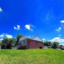 Building Photo - 2105 Ruatan St