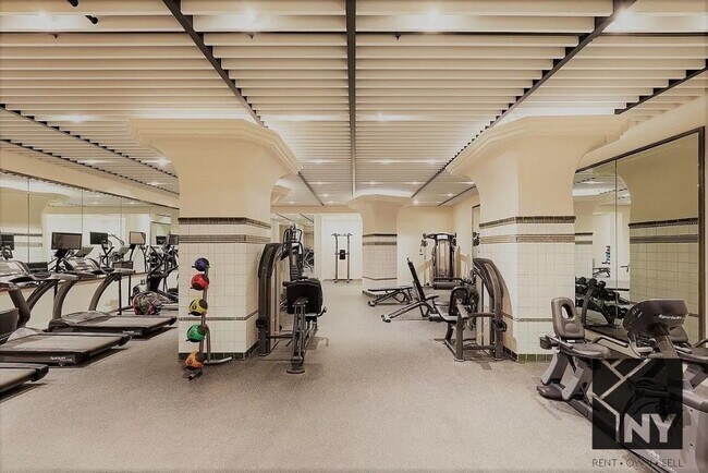 Building Photo - Park Row - Massive Space - Prime Location!