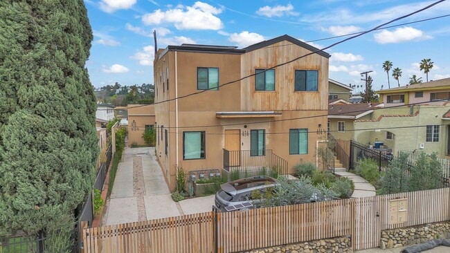 Building Photo - 414 S Ave 56