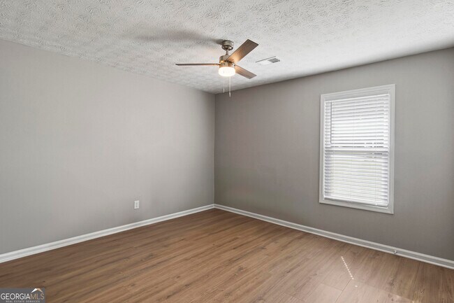 Building Photo - 5452 Glen Haven Dr