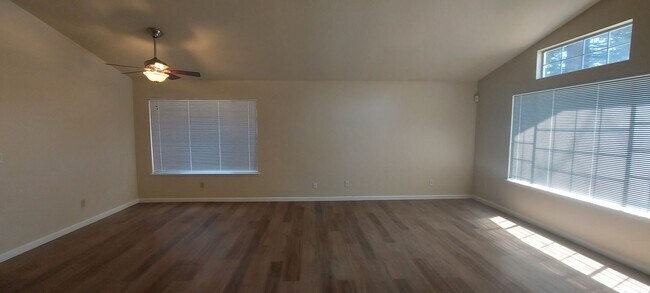 Building Photo - Antelope Single Story, - 3 bedroom, 2 bath - Separate Living Room, Family Room w/fireplace  Low M...