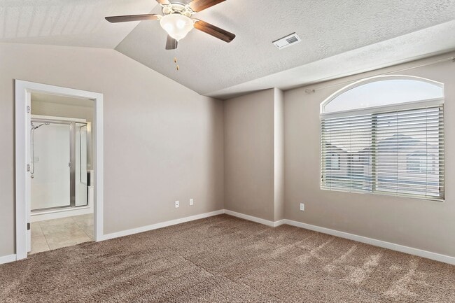 Building Photo - 3 Bed 2.5 Bath Layton Townhome