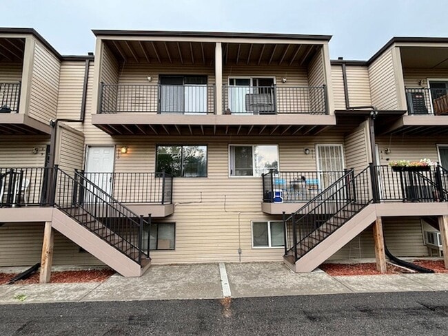Building Photo - 6021 Yarrow St