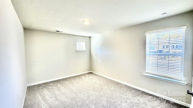 Building Photo - 1627 Swallow Tail Dr