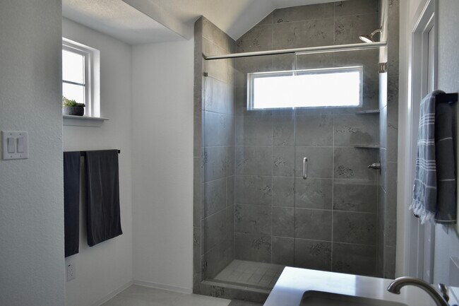 Building Photo - 5713 Respinto Dr