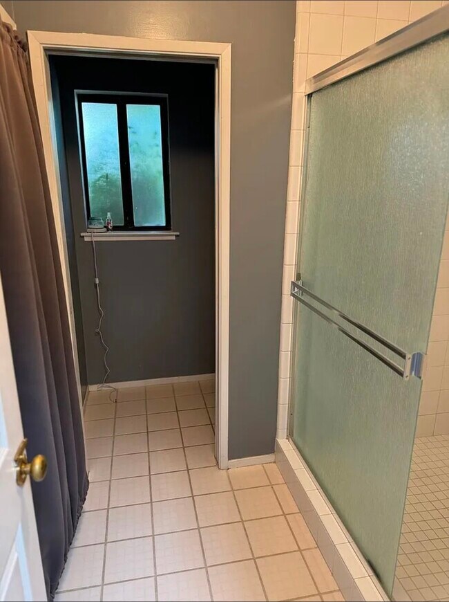 Building Photo - 3005 Summer Creek Ct