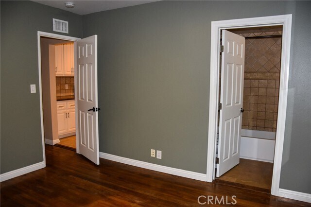 Building Photo - 421 N Park Ln