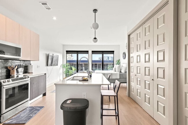 Building Photo - 1050 Howell Mill Rd NW