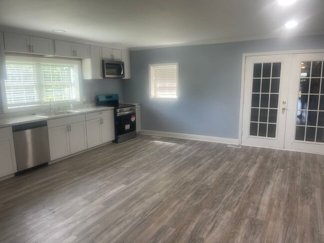 Building Photo - Now Available: Fully Renovated 6BR/4BA Home!