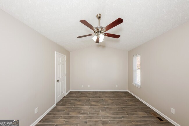 Building Photo - 32 Emerald Pines Ln