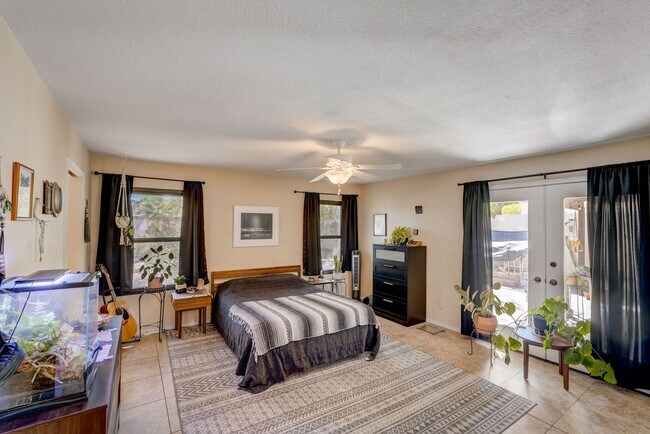 Building Photo - Highly sought after Marlborough Park Estates neighborhood!
