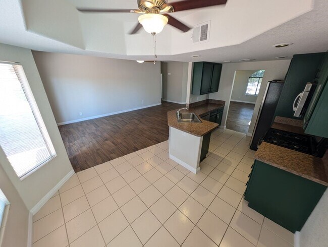 Building Photo - 731 Rising Star Dr