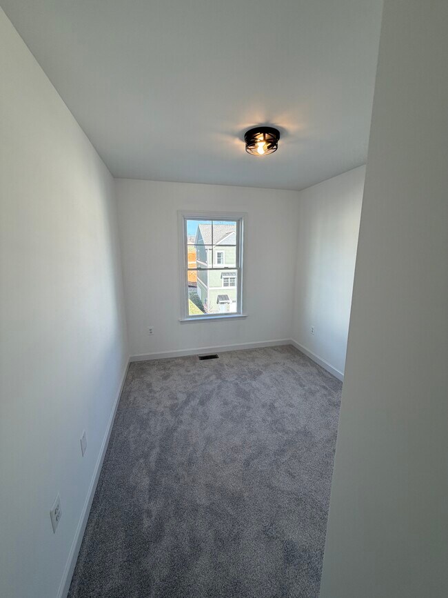 Building Photo - 1420 Derby Dr