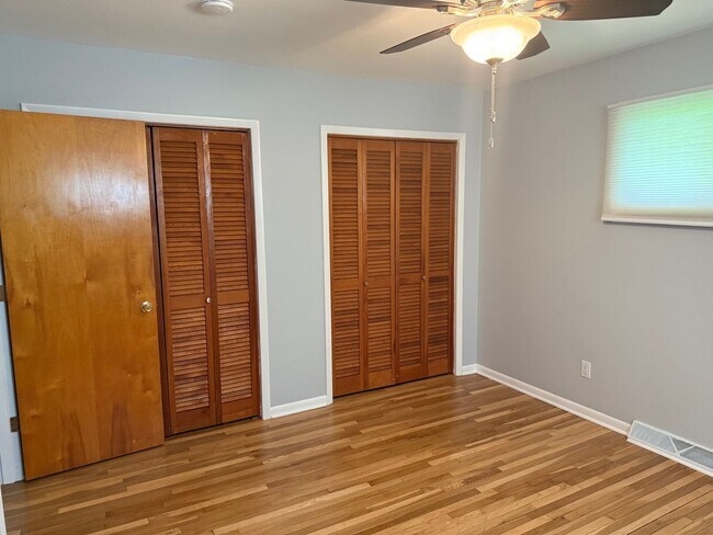 Building Photo - Extremely sharp 3 BR home in Normal