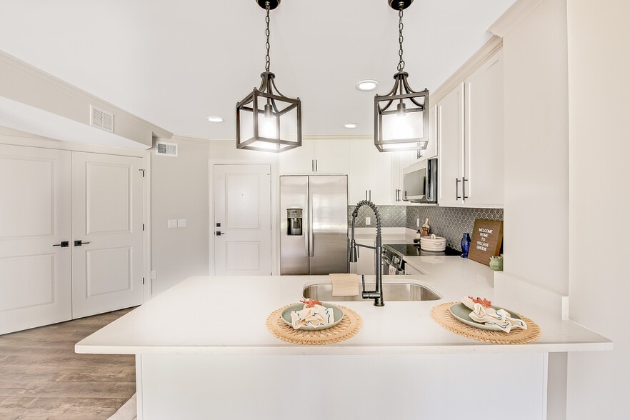 Building Photo - Village Green Apartment Homes
