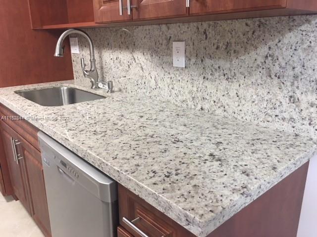 Building Photo - 10738 N Kendall Dr