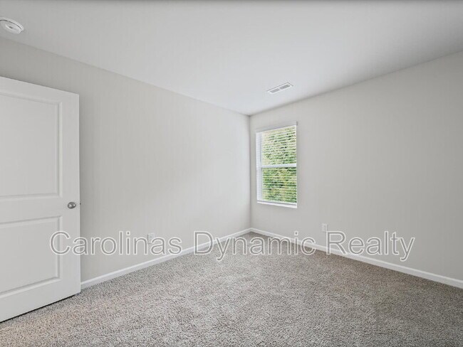 Building Photo - 914 S Battleground Ave