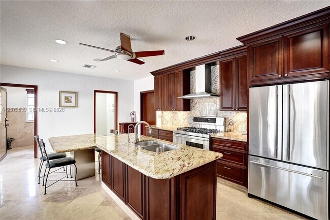 Building Photo - 612 Hibiscus Dr