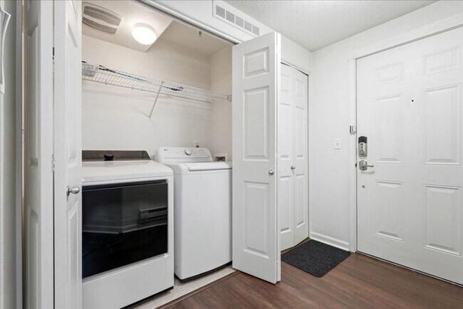 Building Photo - $1,895 • Modern 2BR Condo in Tanasbourne – Garage Included!