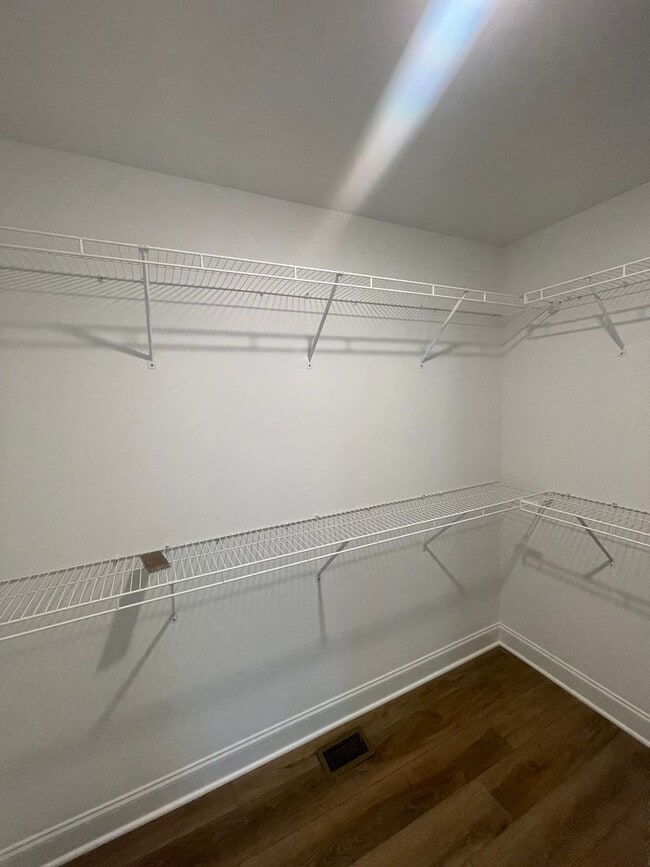 Building Photo - Ooltewah Rental 3 Bedrooms + Full Finished Basement