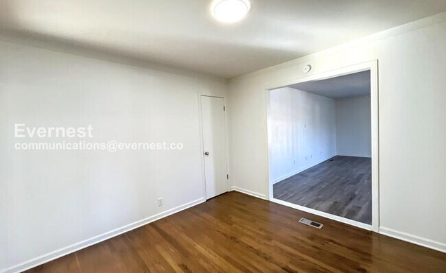 Building Photo - 15 Walker Ave