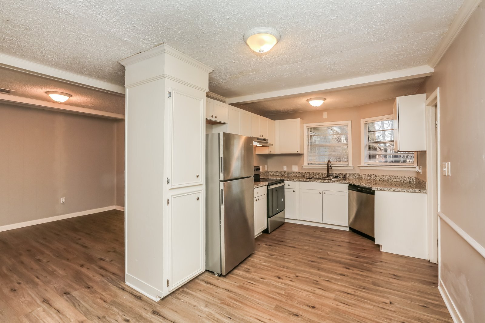 Building Photo - 1665 Aurora St