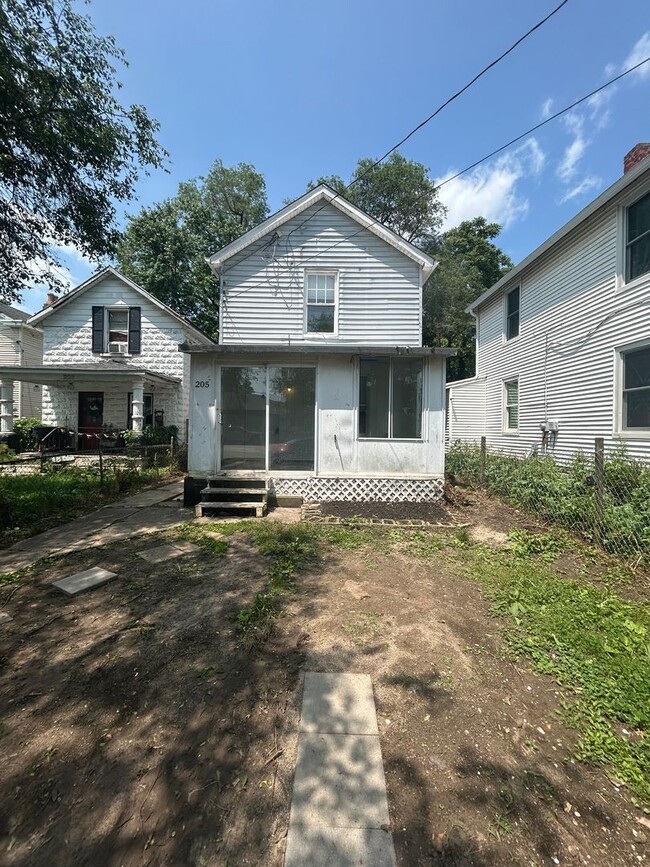 Building Photo - HOOVEN:  Cute 3 bedroom 1 bath home.