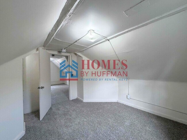 Building Photo - 701 Jackson Ave