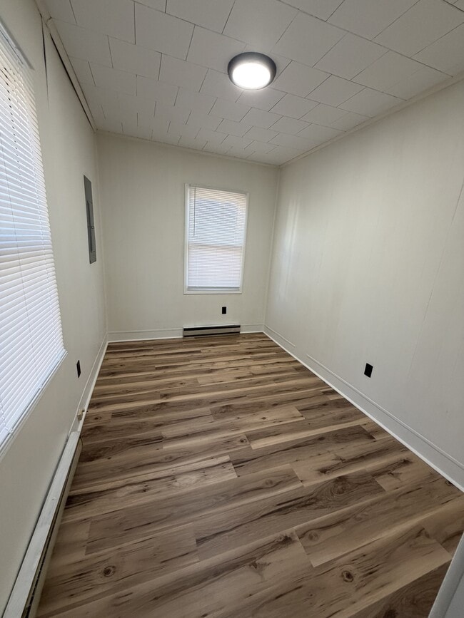 Building Photo - 106 Crockett Ave