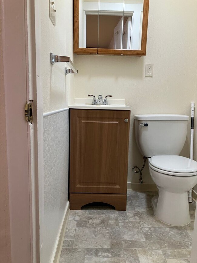 Building Photo - 803 N Main St