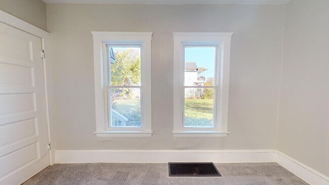 Building Photo - 7408 Dudley Ave