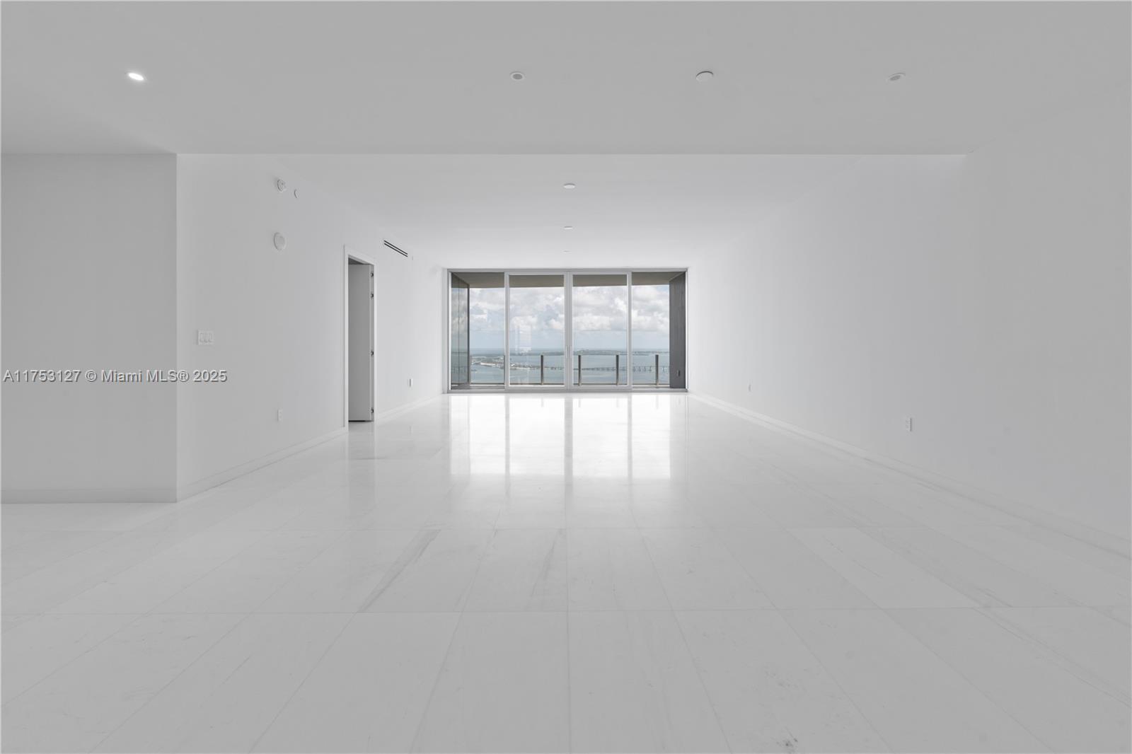 Building Photo - 300 Biscayne Boulevard Way