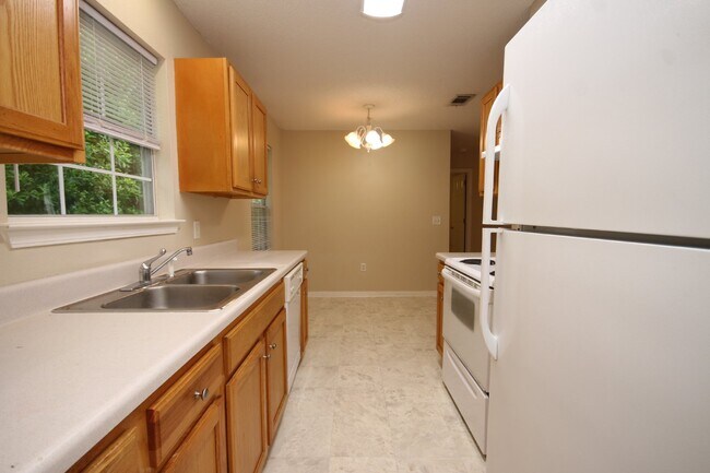 Building Photo - 3BR/2BA Home Near UWF – Wood-Look Flooring, Galley Kitchen, Pet Friendly!